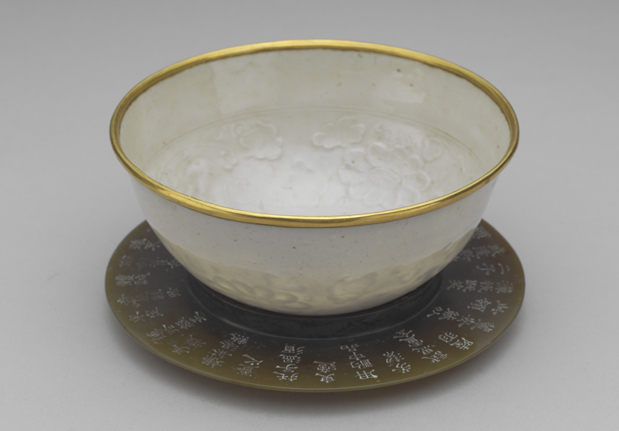 越南黎朝（十五世紀）白瓷印花菊花碗